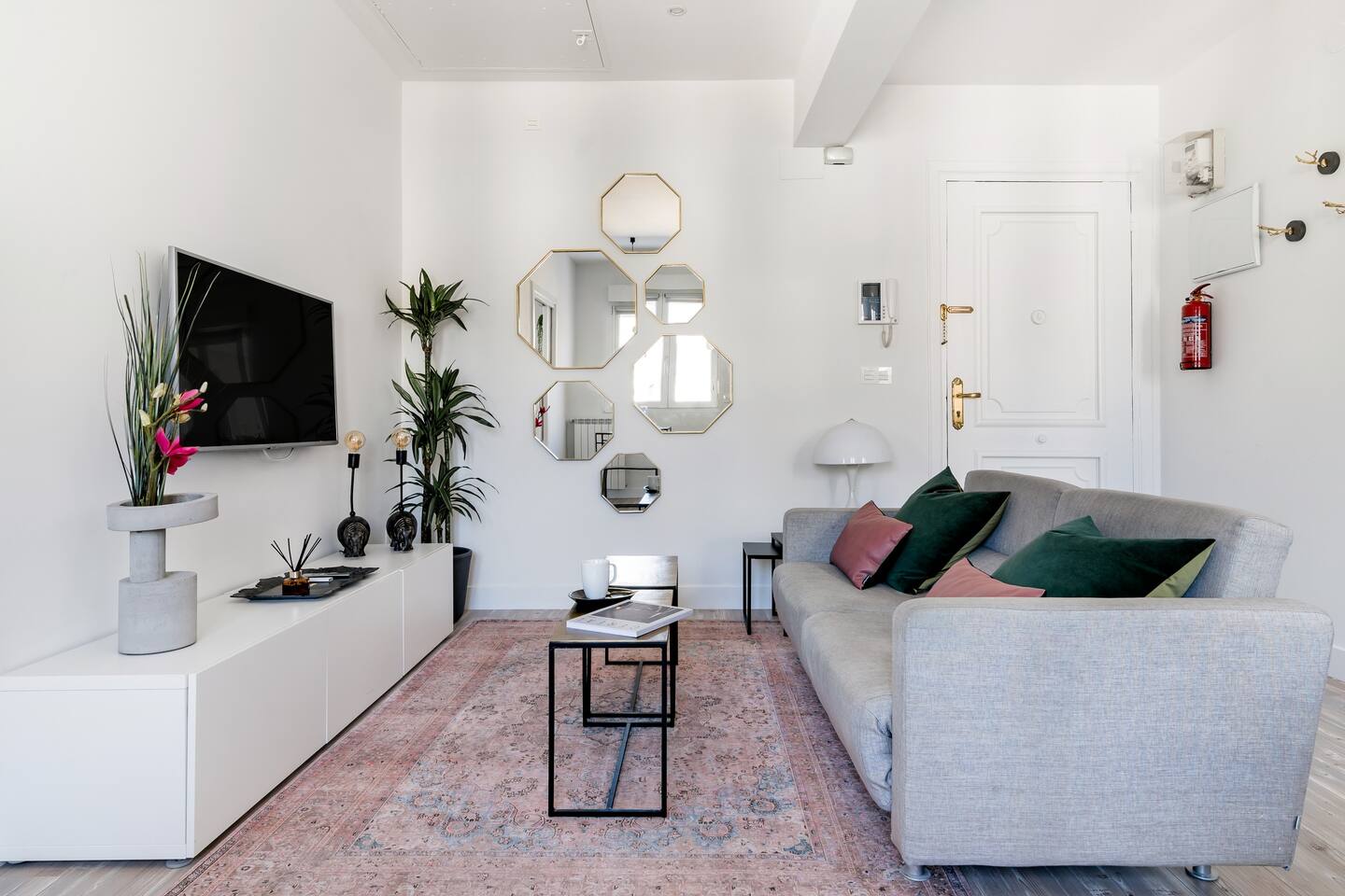 606595d8-9b6e-4db3-9bfb-d511bf842002 (1)